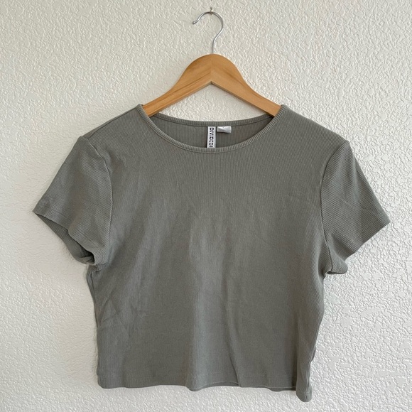 H&M | Crewneck ribbed short sleeve knit tee size extra large - Picture 1 of 6
